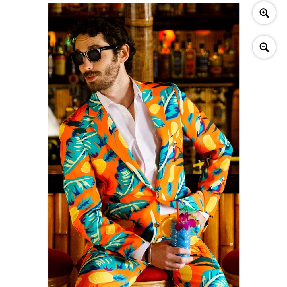 The Cruise-ship Casanova Suit 10 - Picture 6 of 6